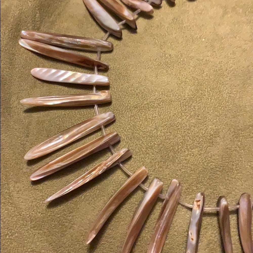 Beautiful Shell Necklace - Picture 3 of 4